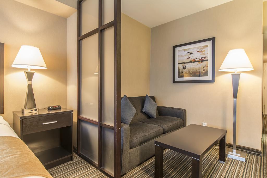 Comfort Suites Downtown Montreal Bagian luar foto
