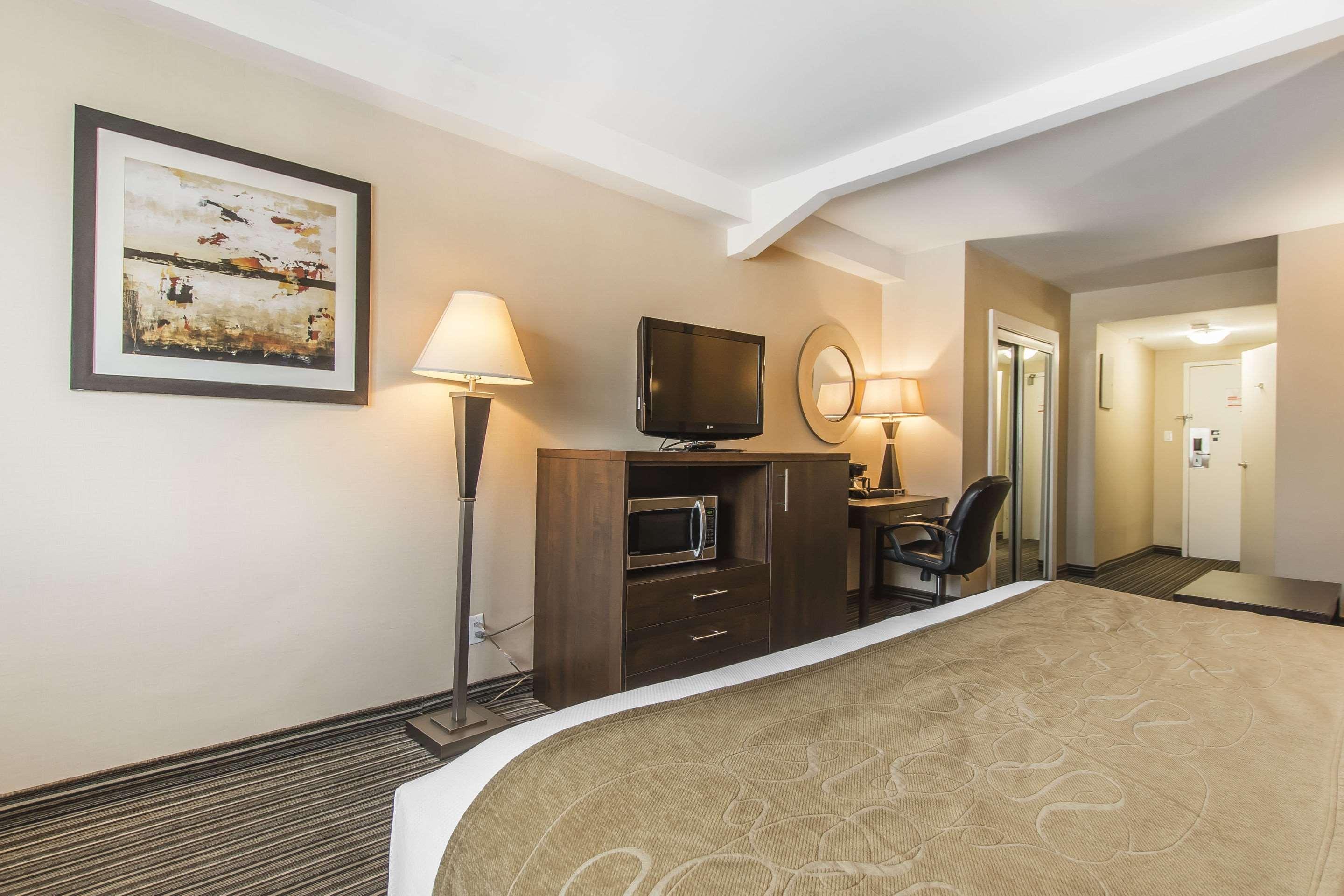 Comfort Suites Downtown Montreal Bagian luar foto