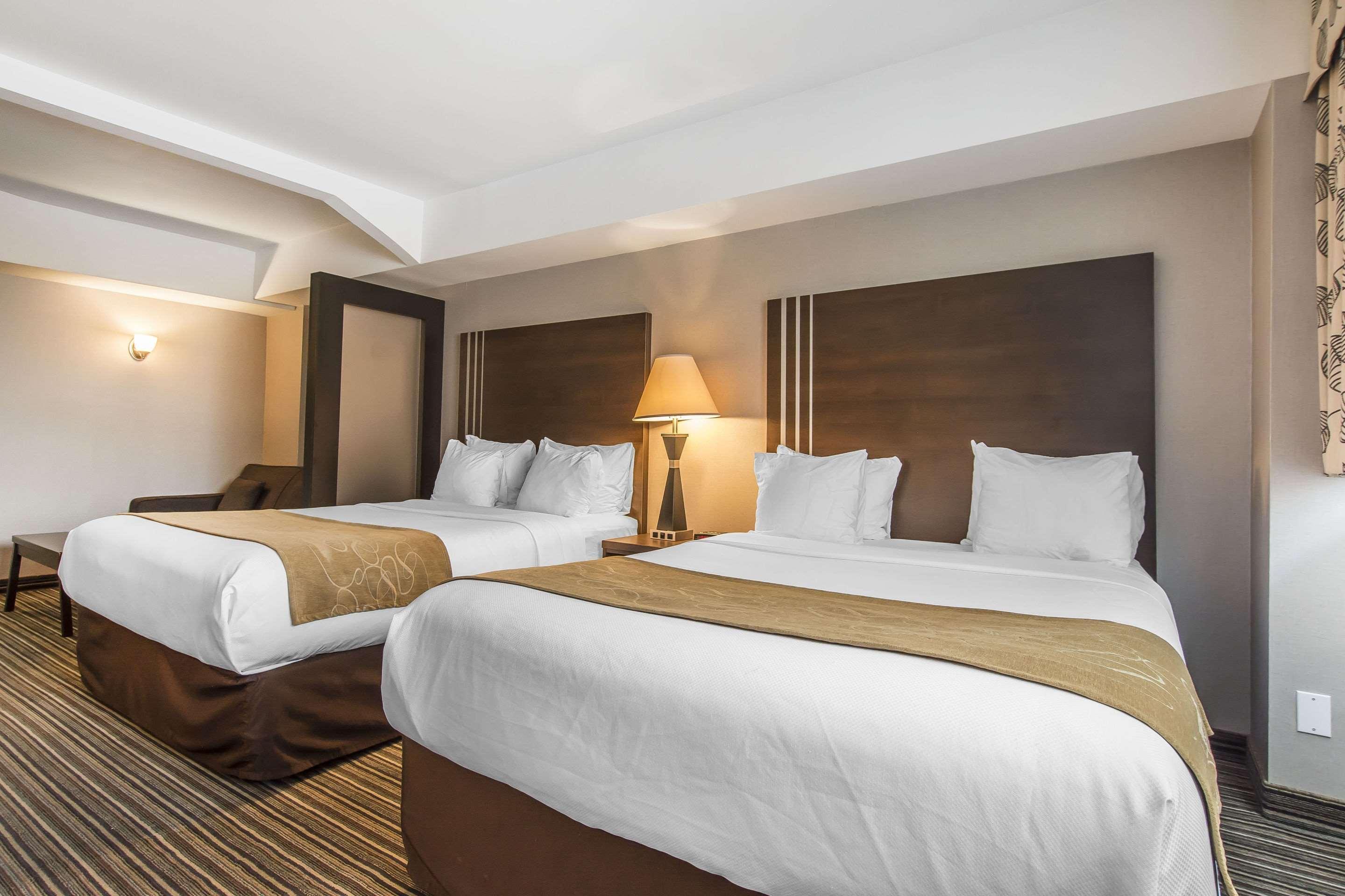Comfort Suites Downtown Montreal Bagian luar foto