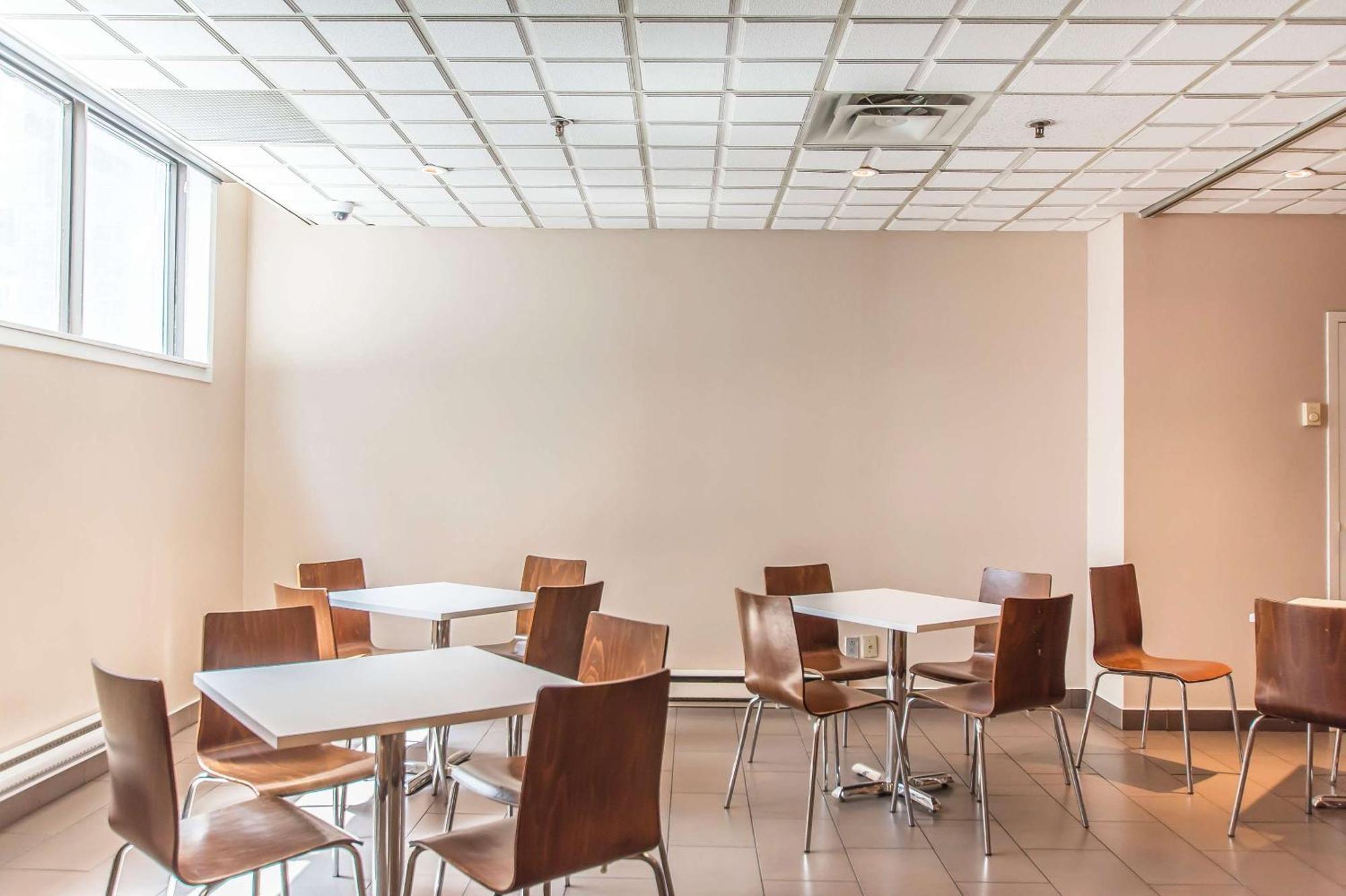 Comfort Suites Downtown Montreal Bagian luar foto