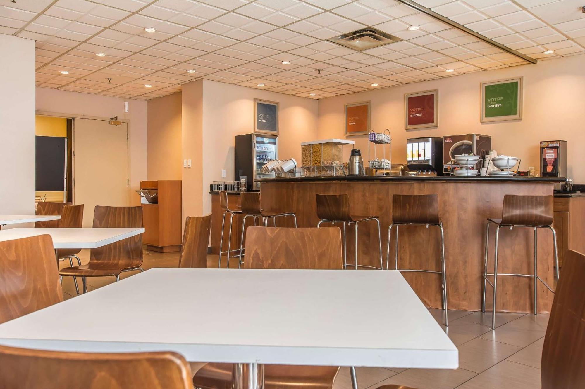 Comfort Suites Downtown Montreal Bagian luar foto