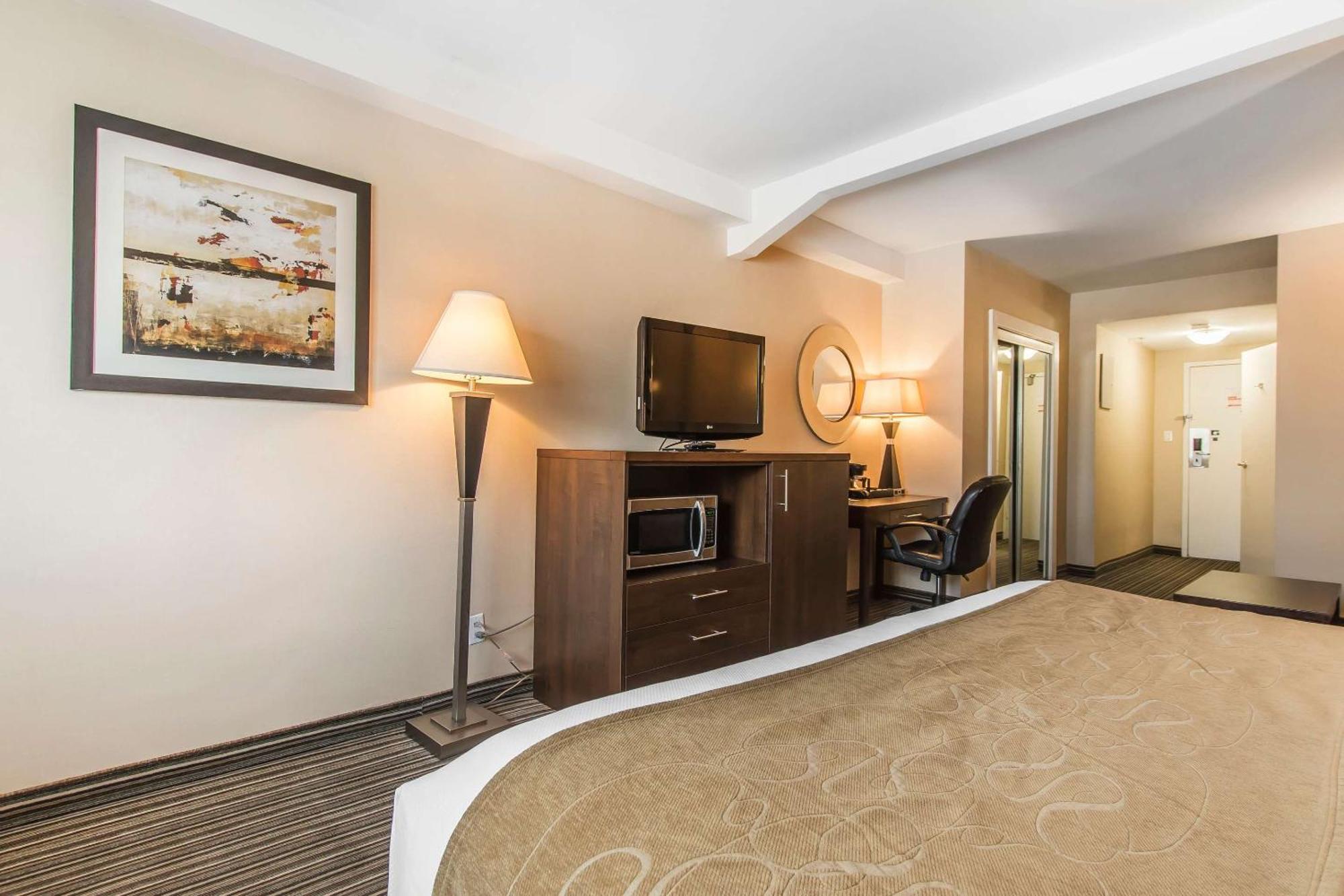Comfort Suites Downtown Montreal Bagian luar foto