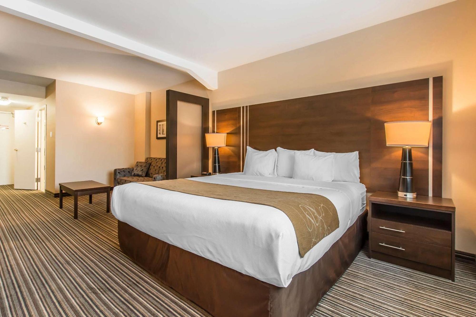 Comfort Suites Downtown Montreal Bagian luar foto