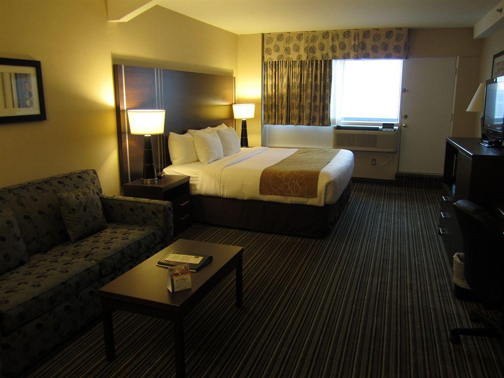Comfort Suites Downtown Montreal Bagian luar foto